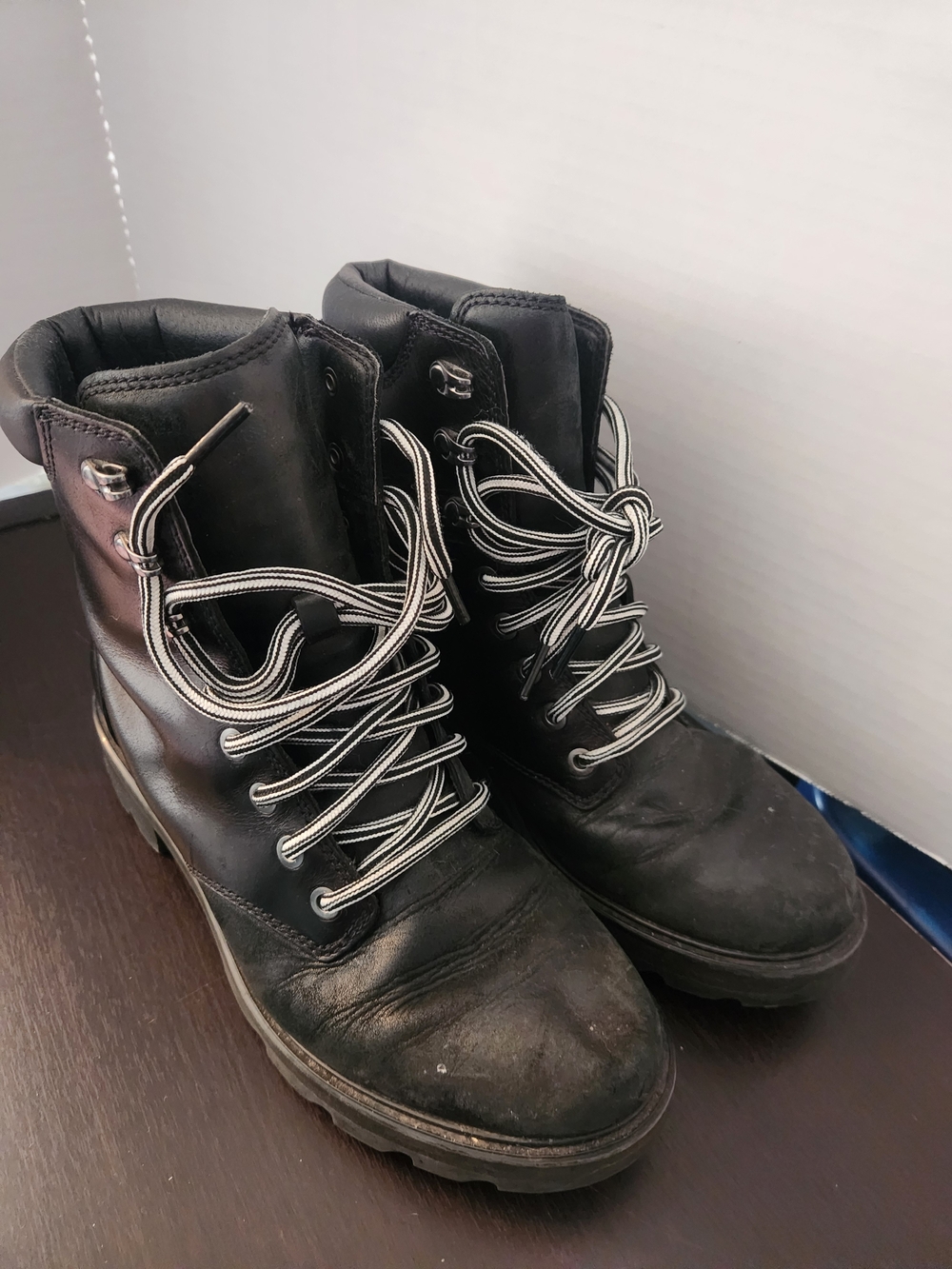 Sorel Black Leather Lace-Up Ankle Boots with Contrast Laces